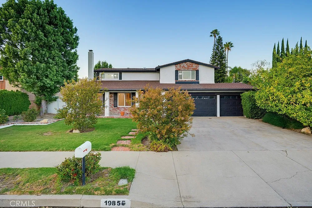 5 bed, 2828 sqft, $5,375 — Photo 1