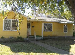 807 S Van Buren St, Mc Gregor, TX 76657