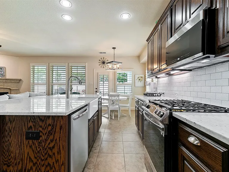 1007 Charleston Ln — Photo 11