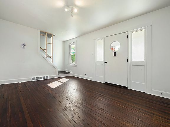 4th image of 225 E 20th Ave