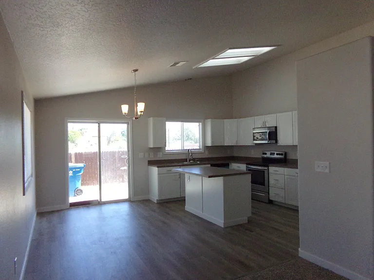 16168 N Saint Helens Dr — Photo 5