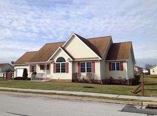 215 Matthew Dr, New Oxford, PA 17350