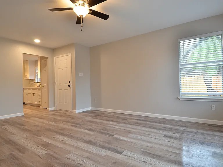 15530 Sarahs Creek Dr — Photo 4