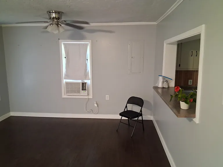 160 Thompson Ln — Photo 4