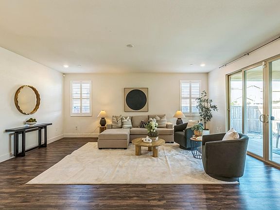 3rd image of 8824 Piano Cir