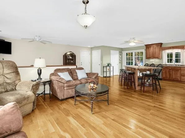 4 Avery Path, Worcester, MA 01603