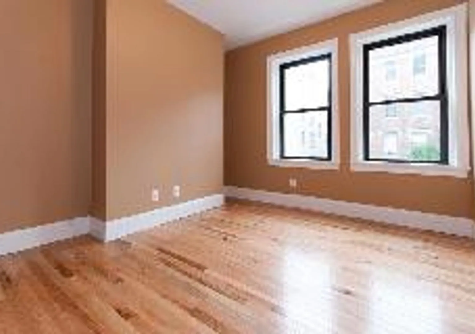 Stunning 4 Bed/2 Bath Right On The B Line! Short Walk To Cleveland Circle — Photo 4