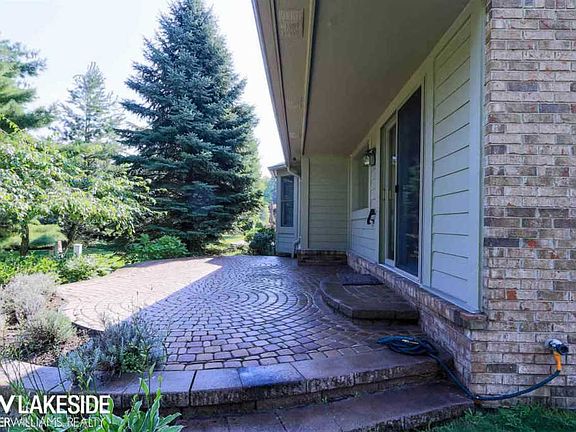 3rd image of 4421 Larkspur Ct