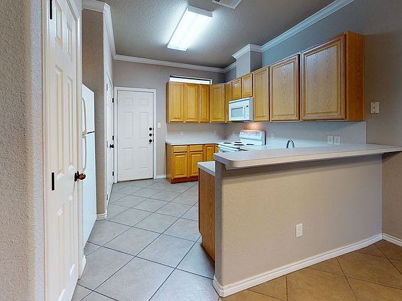 4th image of 109 Kleine Ln #0