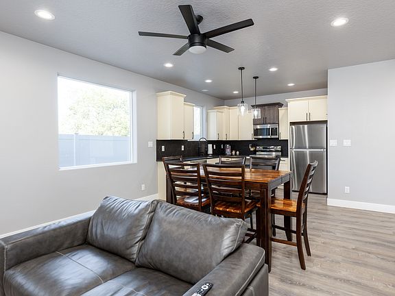 2413 open concept dinning