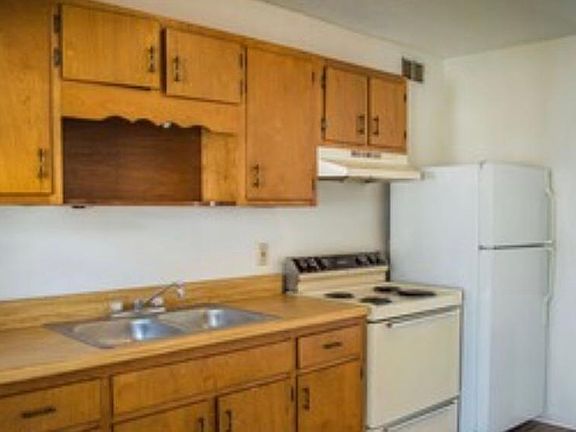 2nd image of 916 N Woodward Ave APT 2