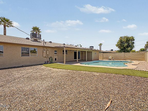 2nd image of 622 E GRACE Drive