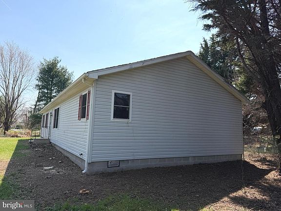 2nd image of 261 Andrews Lake Rd