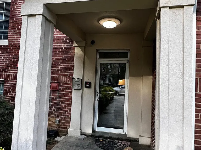 401 Commonwealth Ave #12A — Photo 3