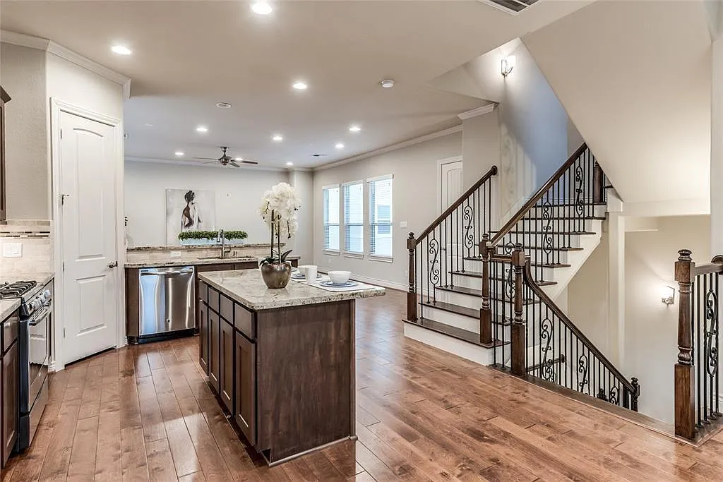 3 bed, 3.5 bath, 2330 sqft, $3,400 — Photo 1