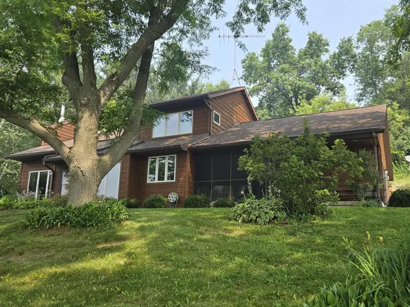 10576 Mayflower Rd, Mount Horeb, WI 53572