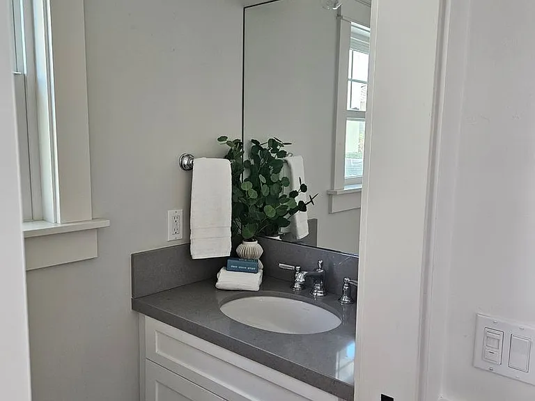 816 F Ave — Photo 35