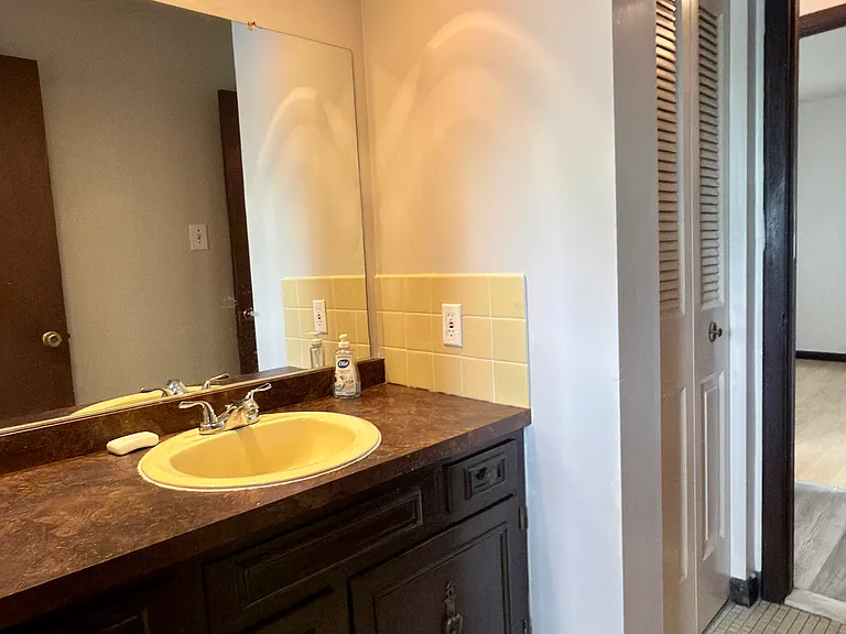 1015 E Hamilton St — Photo 34