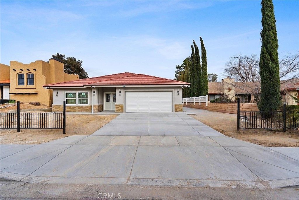 15688 Kingswood Dr