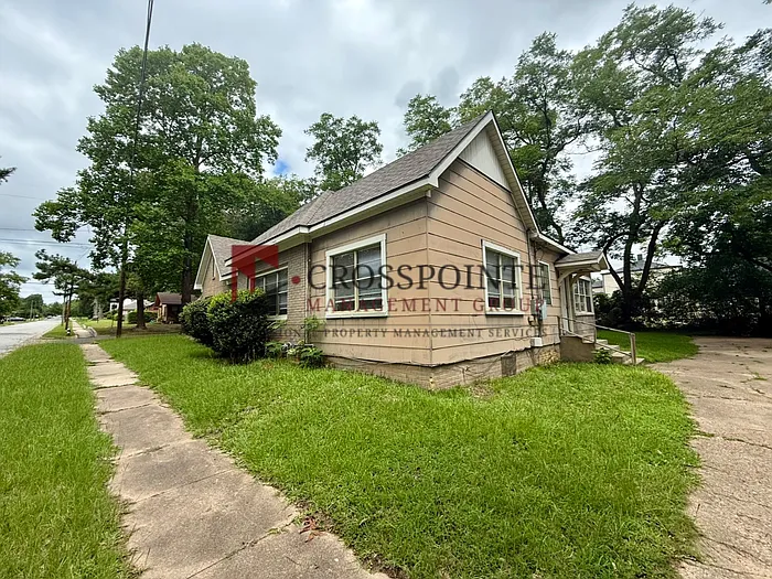 1120 Augusta Ave — Photo 33