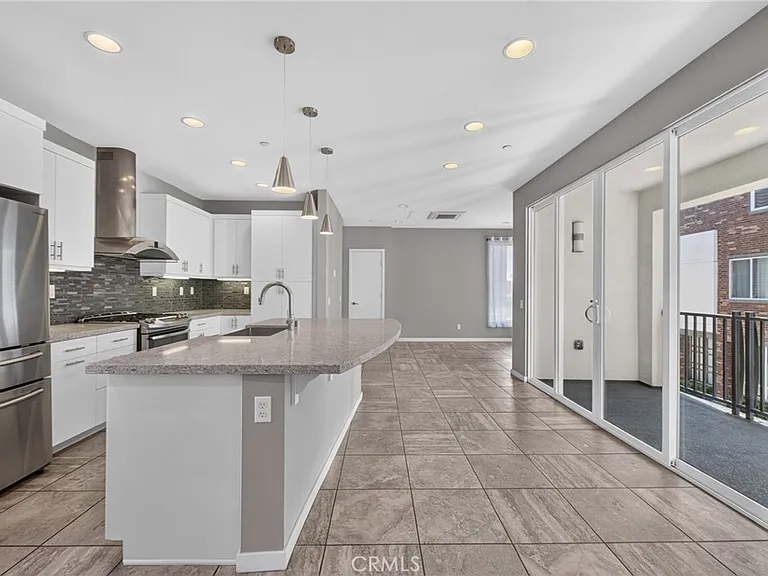 821 Brickyard Ln — Photo 28