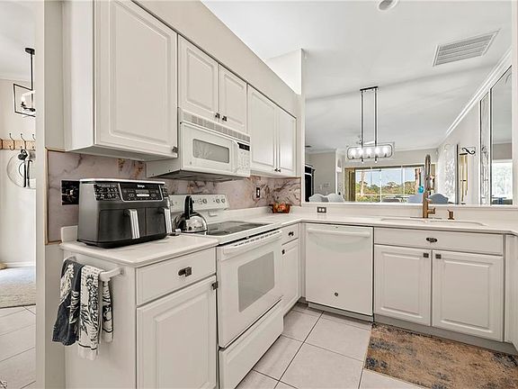 5th image of 26550 Clarkston DR