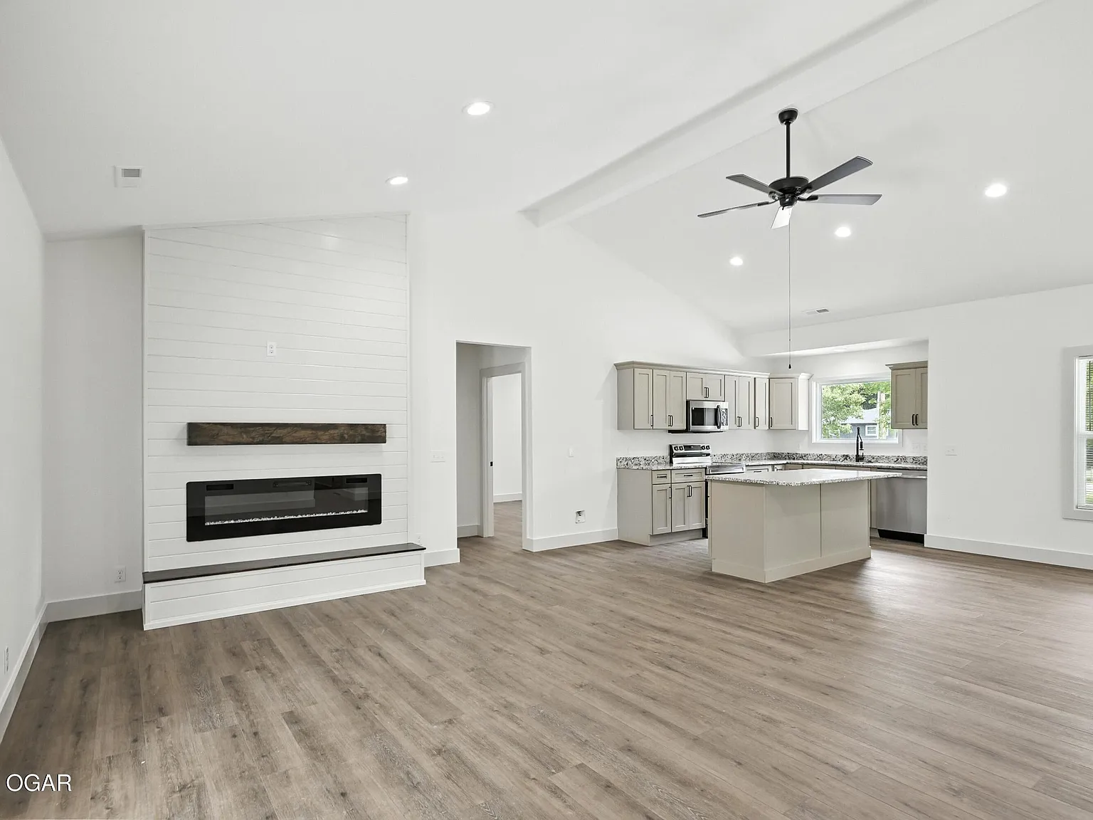 4 bed, 3.5 bath, 2435 sqft, $2,500 — Photo 3