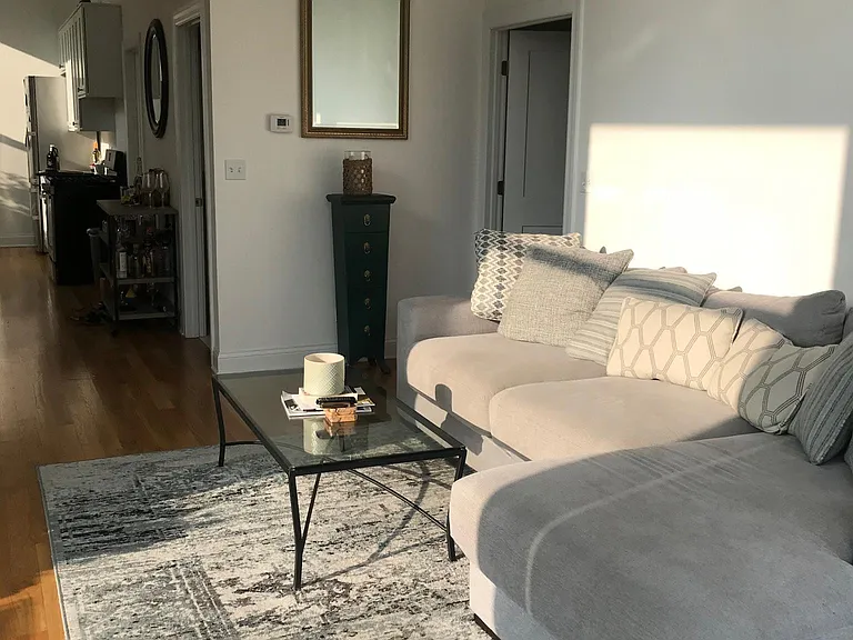 1458 W Blackhawk St #1F — Photo 9