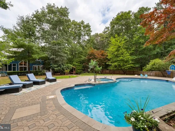 209 Shady Knoll Ln, Galloway, NJ 08205