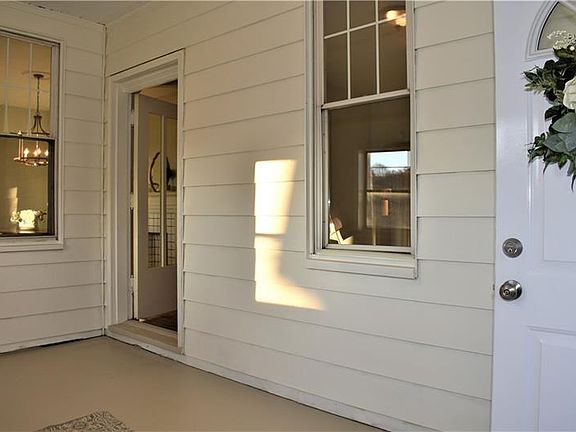 3rd image of 571 N Main St