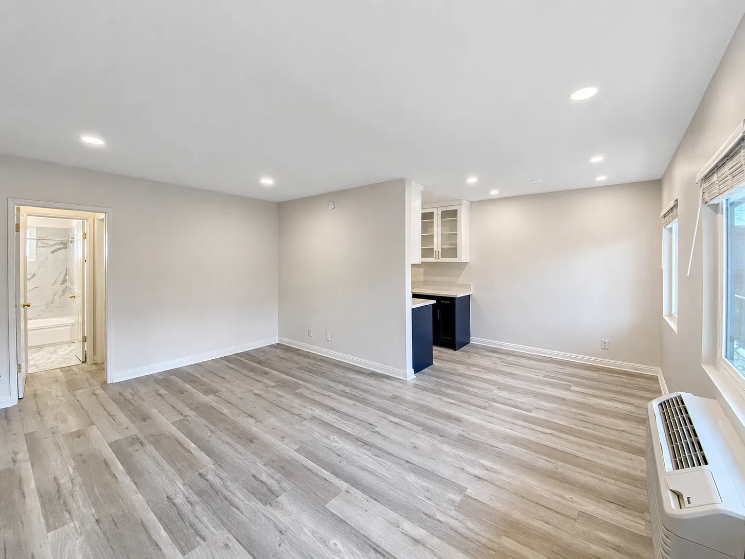 450 Riverdale Dr — Photo 2