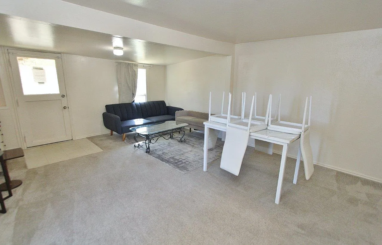 Studio, 300 sqft, $1,000 — Photo 4