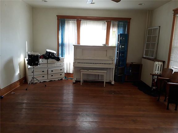 3rd image of 929 N Griffin St