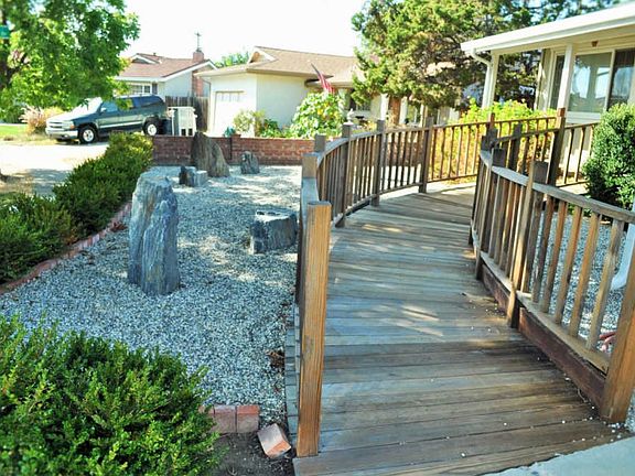 3rd image of 3323 Burgundy Dr