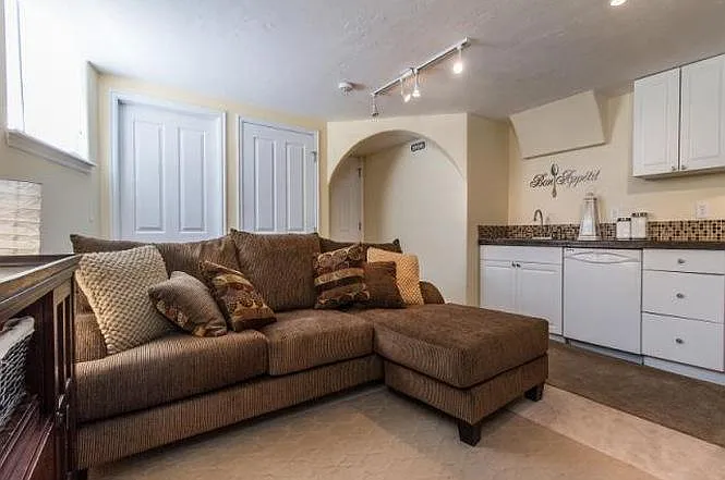 1 bed, 800 sqft, $1,490 — Photo 2