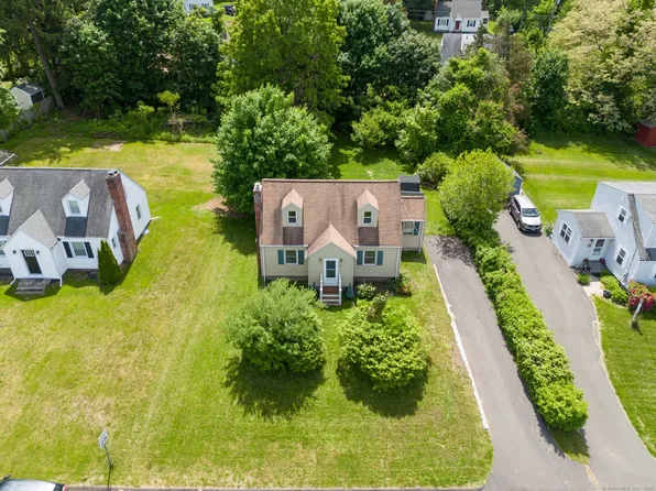 82 Vernon Center Heights, Vernon, CT 06066