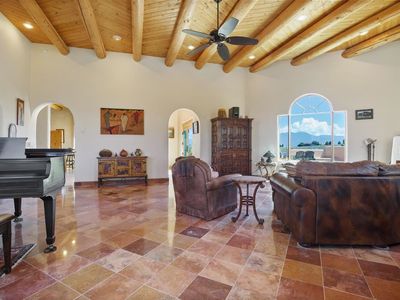 57 Baird Dr, Taos, NM, 87571