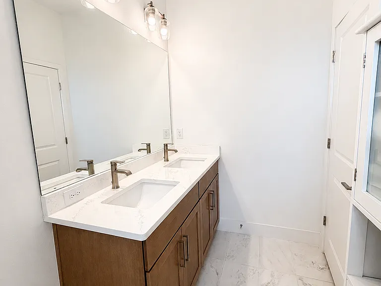 2506 W Cleveland St #17 — Photo 8
