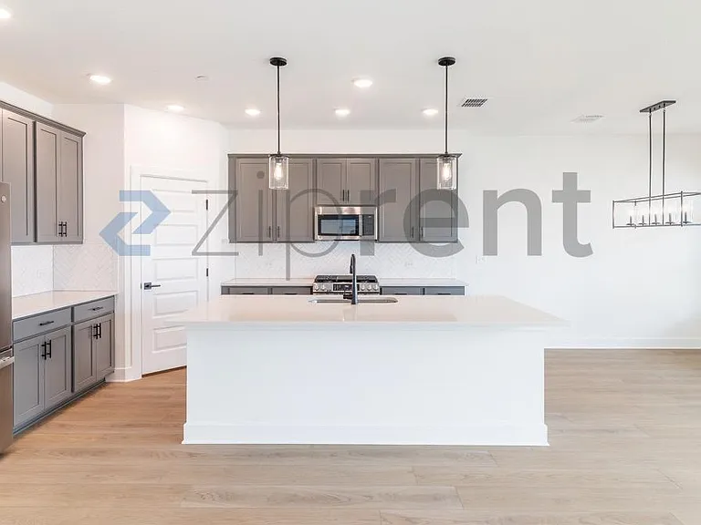 1016 Brickell Loop #B — Photo 6