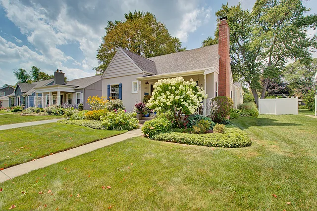438 N Elm Ave photo 1