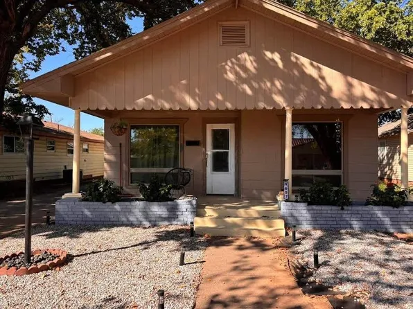 607 N 8th Ave, Fairview, OK 73737