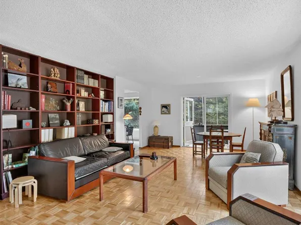 22 SE Pinewood Cres, Canmore, AB T1W 1P8