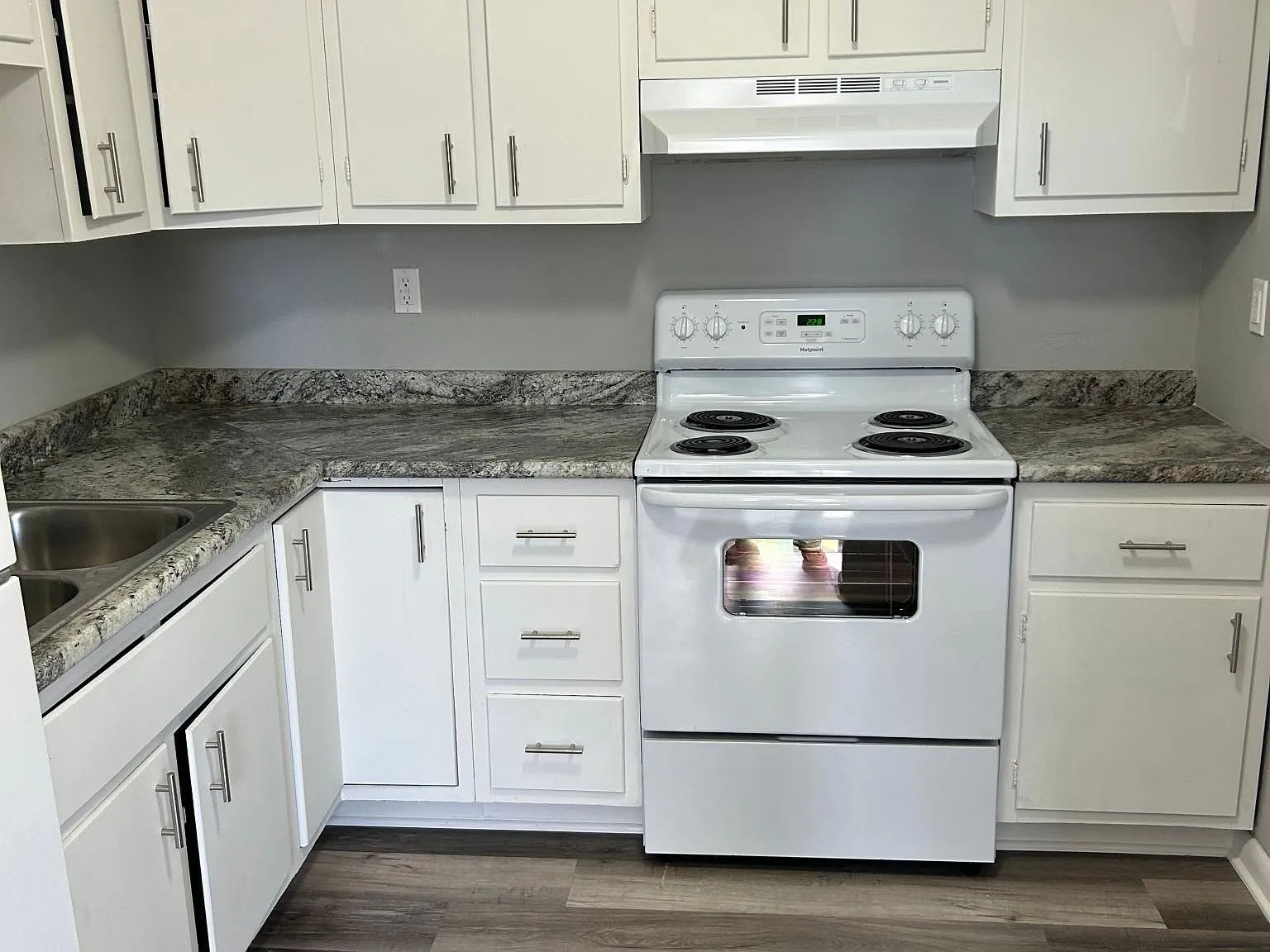 1602 Plymouth Dr — Photo 4