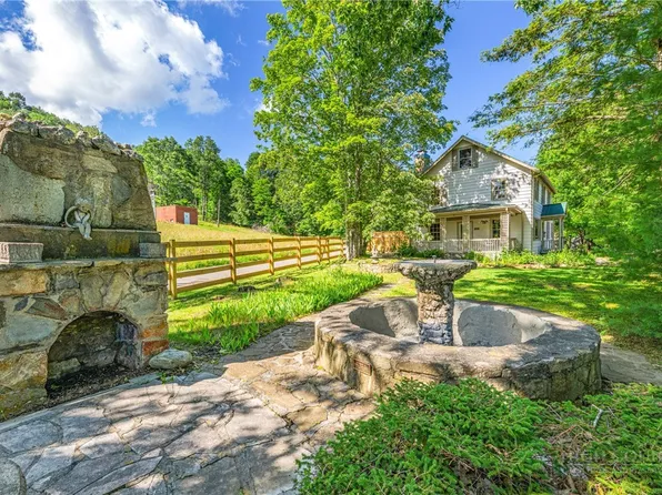 160 Old Turnpike East Road, Banner Elk, NC 28604