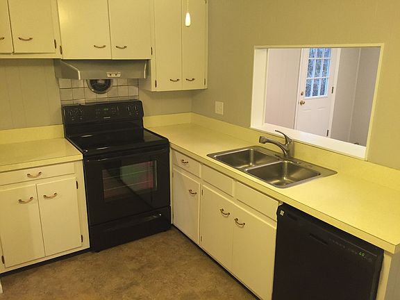 2nd image of 23 Elizabeth Ln