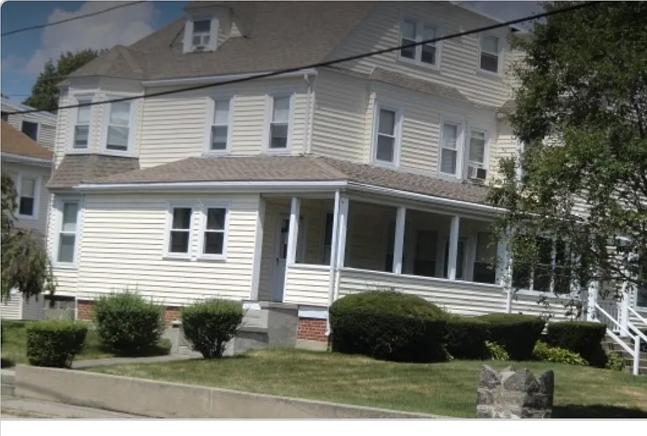 12 bed, 200 sqft, $1,200 — Photo 1