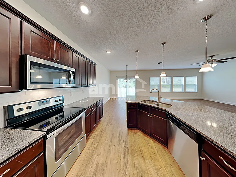 327 Cortez Dr — Photo 4