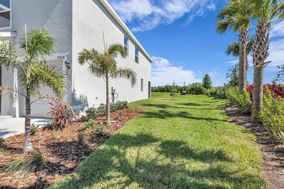 Building Photo - 17604 Crescent Moon Loop