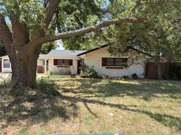 1023 N Madison Ave, Blanchard, OK 73010