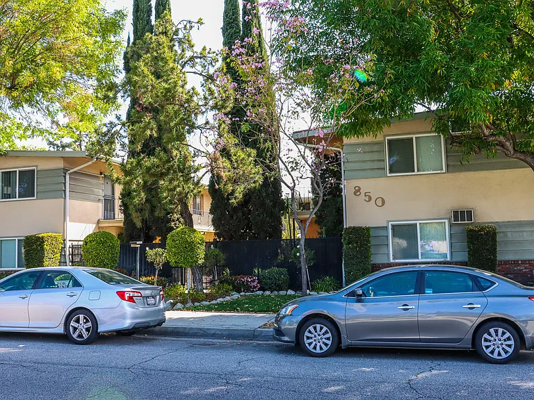 Rosemead Villas — Photo 4